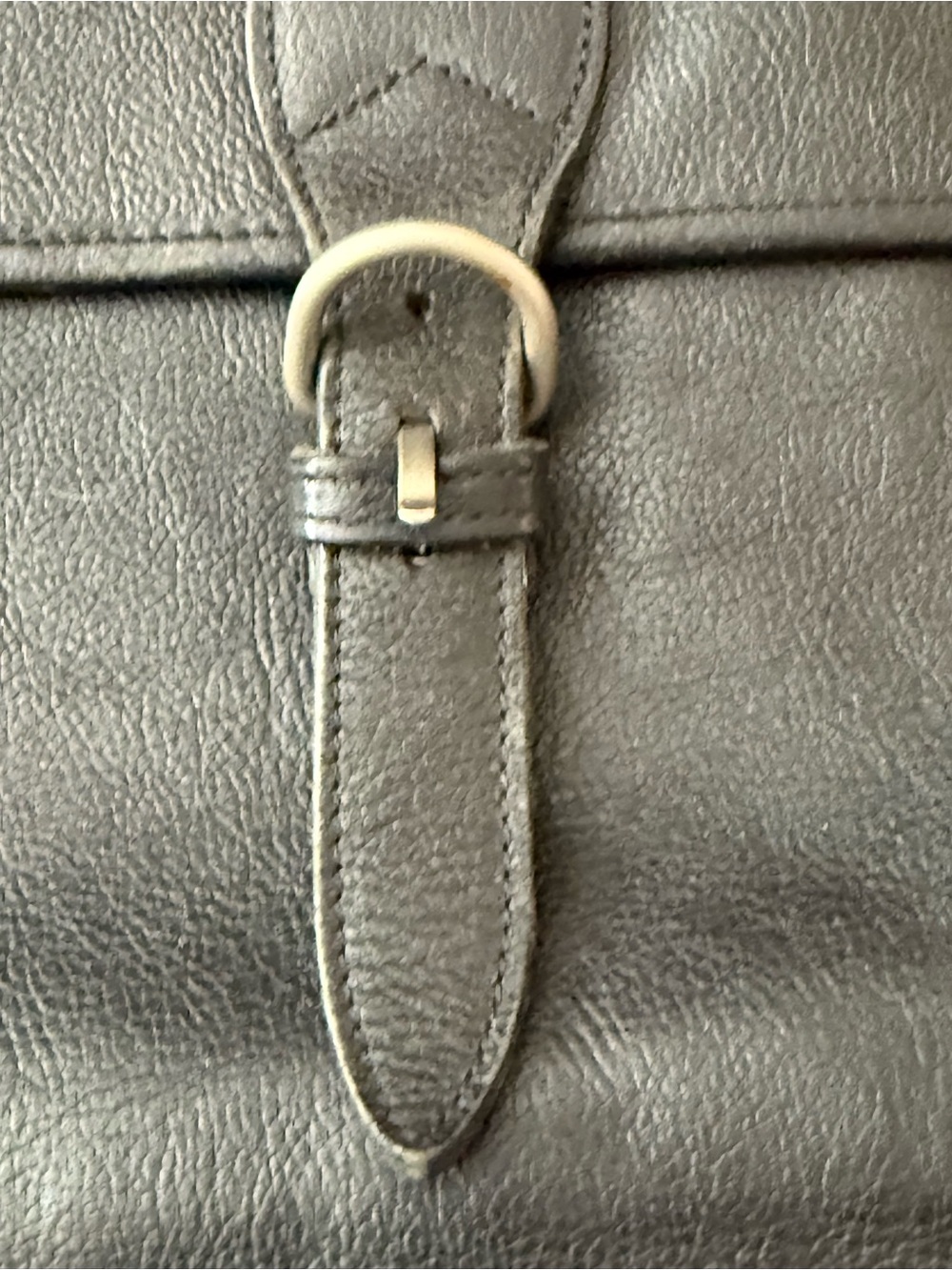 Il Bisonte Black Leather women’s briefcase. Shoulder strap w/silver hardware.